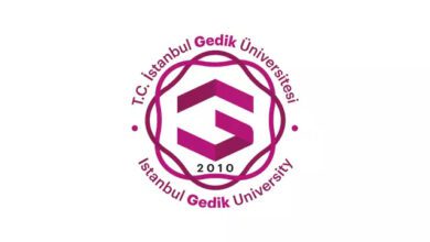 جامعة اسطنبول جيدك 2025 5 تأسست جامعة اسطنبول جيدك İstanbul Gedik Üniversitesi من قبل خليل كايا جيدك في 3 مارس 2010 تحت مظلة مؤسسة جيديك التعليمية ، من أجل تعزيز التعاون بين الصناعة والجامعات في تركيا ودعم تدريب المتخصصين المؤهلين لعالم الأعمال. وهي تعتبر جامعة تأسيسية تضم مدرسة جديك المهنية التي تأسست في اسطنبول.