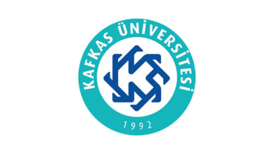 بدأت جامعة كافكاس  Kafkas Üniversitesi الواقعة في كارس تركيا نشاطها في عام 1992. وفي هذا العام تم نقل كلية تقدم التعليم داخل جامعة أتاتورك