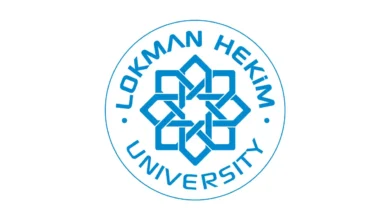 جامعة لقمان حكيم 2025 6 جامعة لقمان حكيم Lokman Hekim Üniversitesi هي جامعة تركية خاصة. تأسست في مدينة أنقرة عام 2017، من قبل "مؤسسة سيفجي". رؤية الجامعة هي؛ تجميع معارف الشرق والغرب في مجال العلوم الصحية