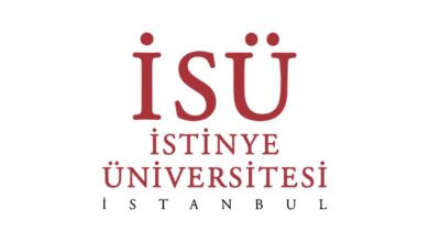 تأسست جامعة استينيا İstinye Üniversitesi في عام 2015 من قبل مؤسسة " 21Yüzyıl Anadolu Vakfı " كاستمرار لـ 25 عامًا من المعرفة والخبرة لمجموعة " MLPCare ".