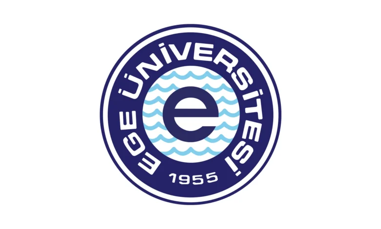 جامعة ايجة 4 جامعة ايجة هي جامعة حكومية وهي من بين الجامعات الرائدة في تركيا ولها تاريخ يمتد لحوالي 70 عاماً. تأسست عام 1955 في مدينة إزمير، إحدى المدن الجميلة في بحر إيجه. وتعتبر إحدى مؤسسات التعليم العالي الأكثر رسوخاً في تركيا، تحمل لقب “جامعة الأبحاث”، وقد حصلت على أول شهادة اعتماد مؤسسي كامل في تركيا، ولديها مستوى A Plus في رضا الطلاب.