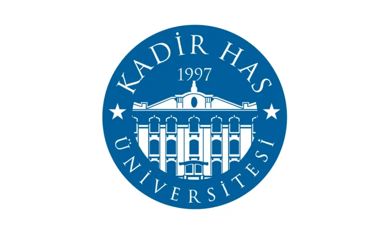 جامعة قادر هاس هي جامعة تركية خاصة. تأسست في مدينة إسطنبول عام 1997، من قبل "مؤسسة قادر هاس (HASVAK)". وتهدف الجامعة إلى تثقيف الطلاب