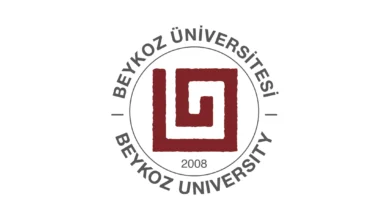 جامعة بيكوز 2025 3 جامعة بيكوز Beykoz University هي جامعة تركية خاصة. تأسست في مدينة إسطنبول عام 2016، من قبل "مؤسسة الأبحاث والتعليم اللوجستية التركية". وترتكز أسسها على مدرسة بيكوز المهنية اللوجستية التي أنشأتها نفس المؤسسة في عام 2008.